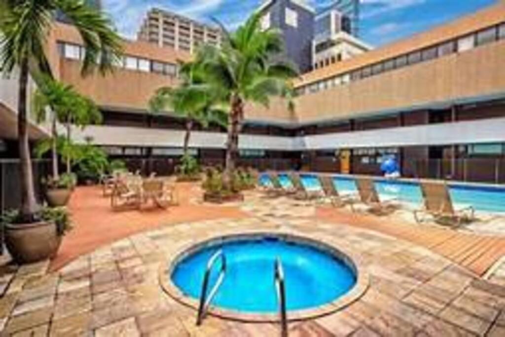 Condotel With Free Parking Wifi Central Ac Honolulu Bagian luar foto